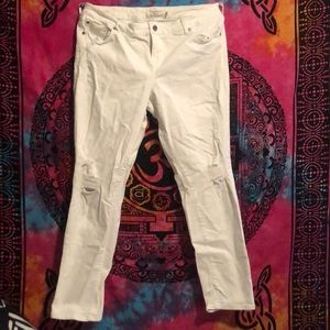 white plus size torrid jeans ☀️